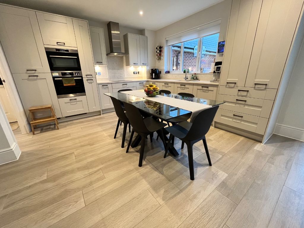 Property photo 3 of 27 4697763