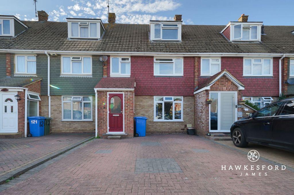 Property photo 1 of 15 Westerham Road - Front