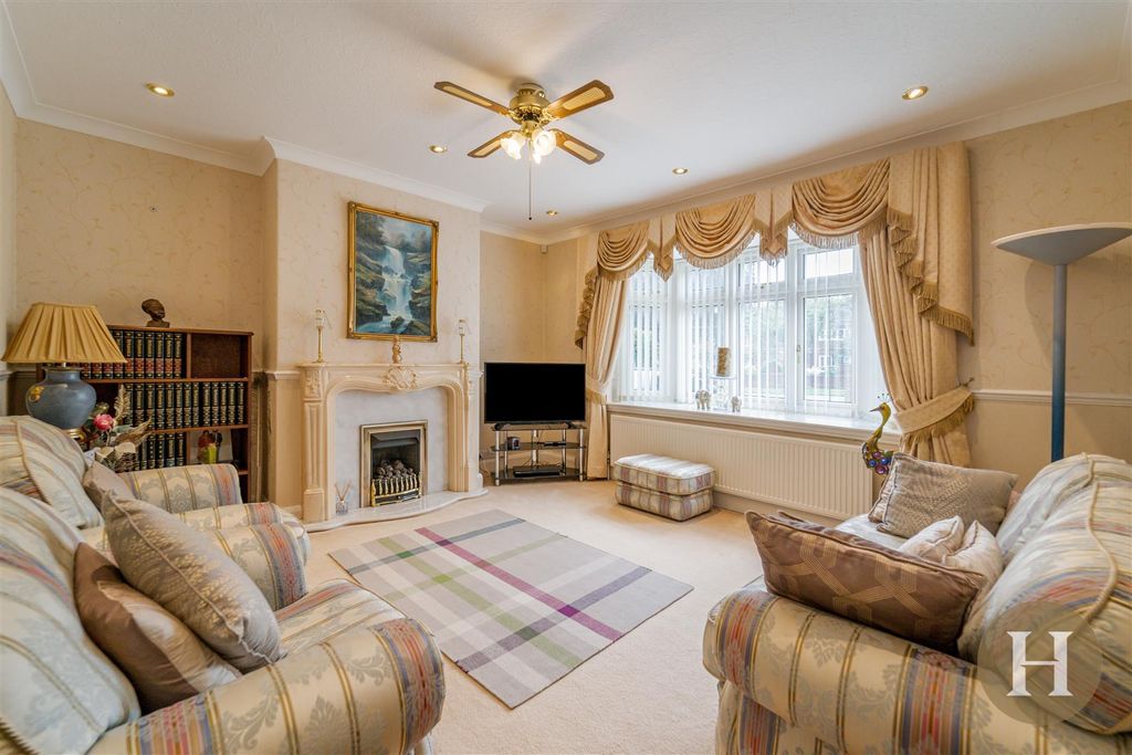 Property photo 3 of 48 Hadleigh Estate Agents-1.Jpg