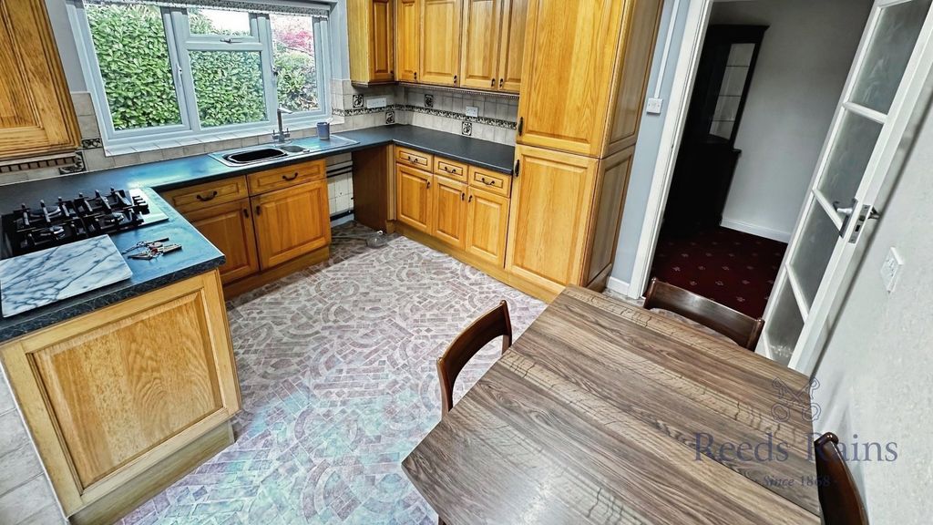 Property photo 3 of 18 Dining Kitchen