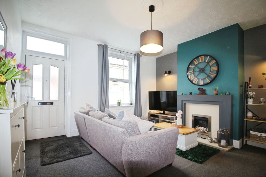 Property photo 2 of 14 Lounge