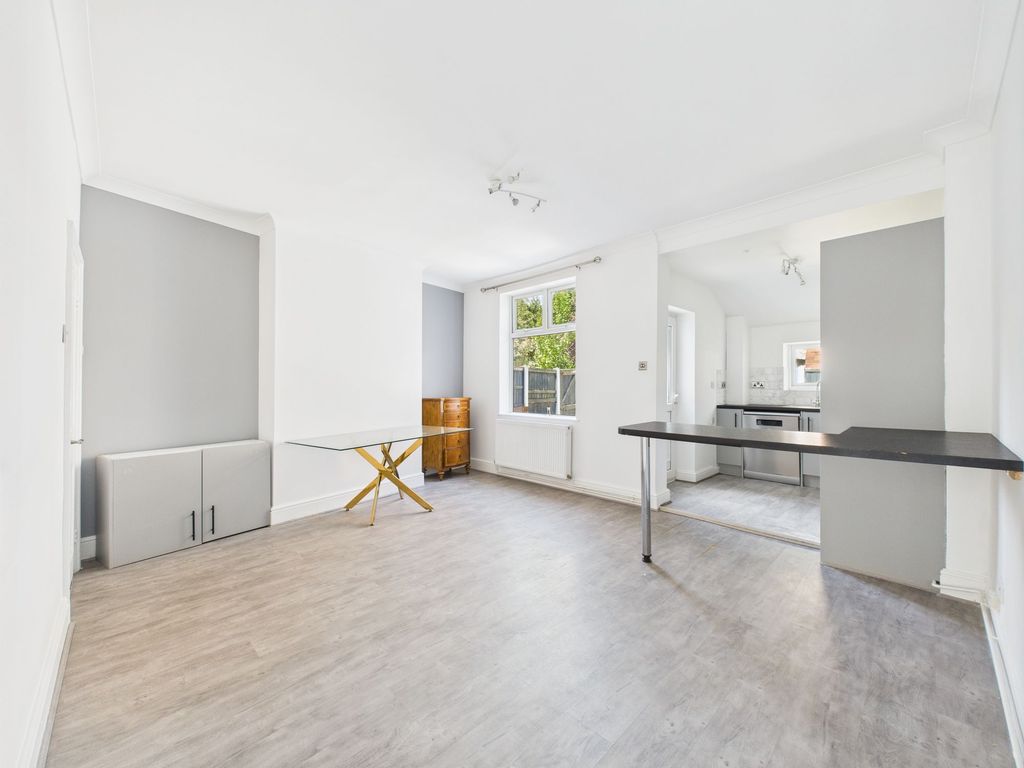 Property photo 3 of 16 Dining/Kitchen