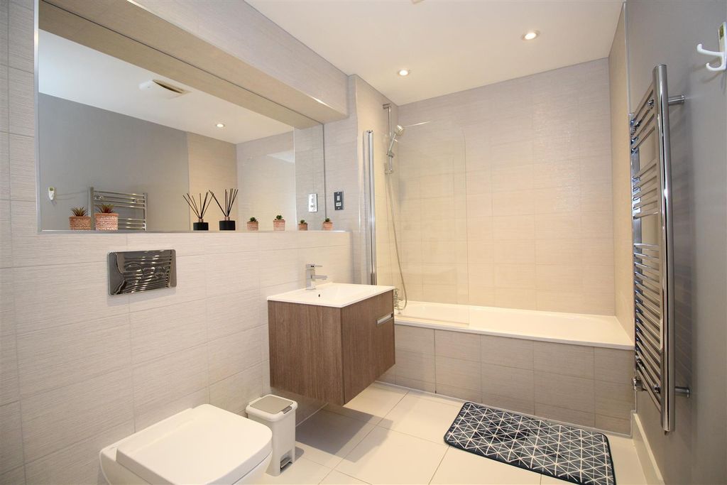 Property photo 3 of 6 Bathroom