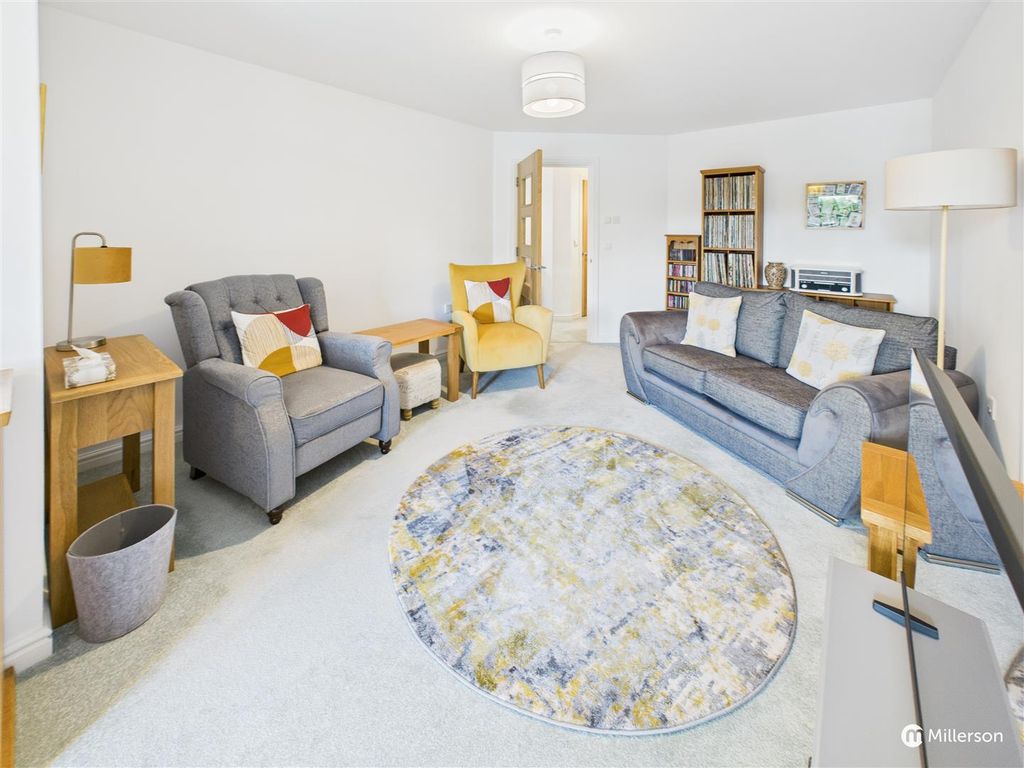 Property photo 3 of 21 Lounge / Diner