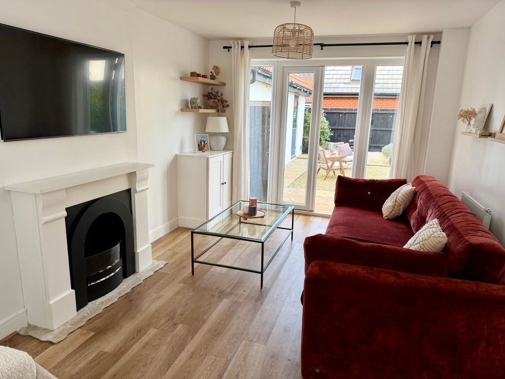 Property photo 3 of 19 Lounge