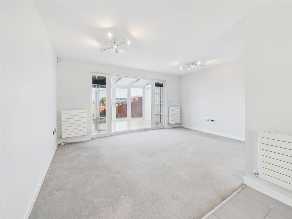 Property photo 2 of 20 Living/Dining Room