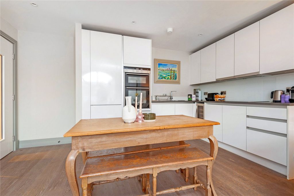 Property photo 2 of 9 Kitchen