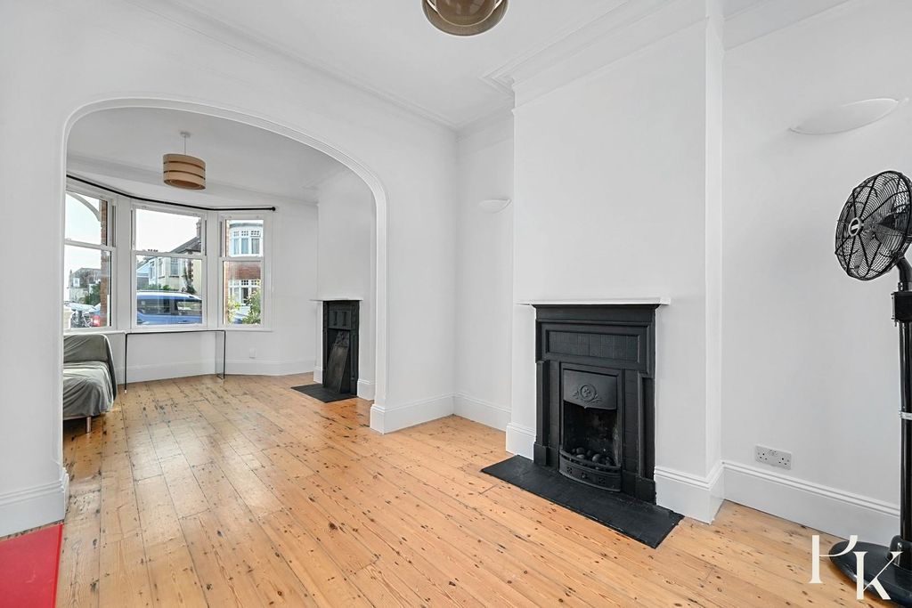 Property photo 3 of 33 17 Marine Avenue Bn3 (5).Jpg