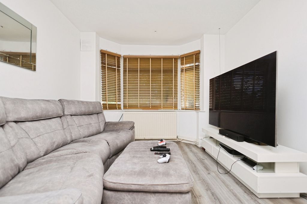 Property photo 3 of 20 Pbox-Img.Jpg