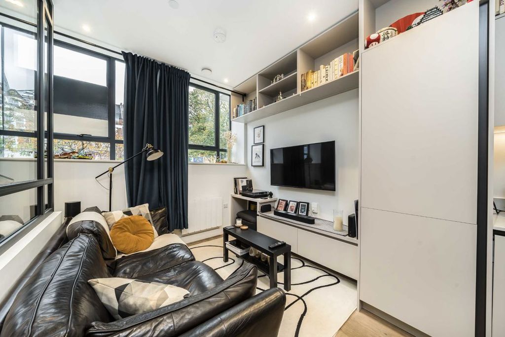 Property photo 3 of 5