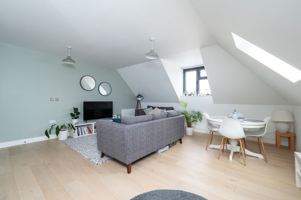 Property photo 3 of 10 Picture 3