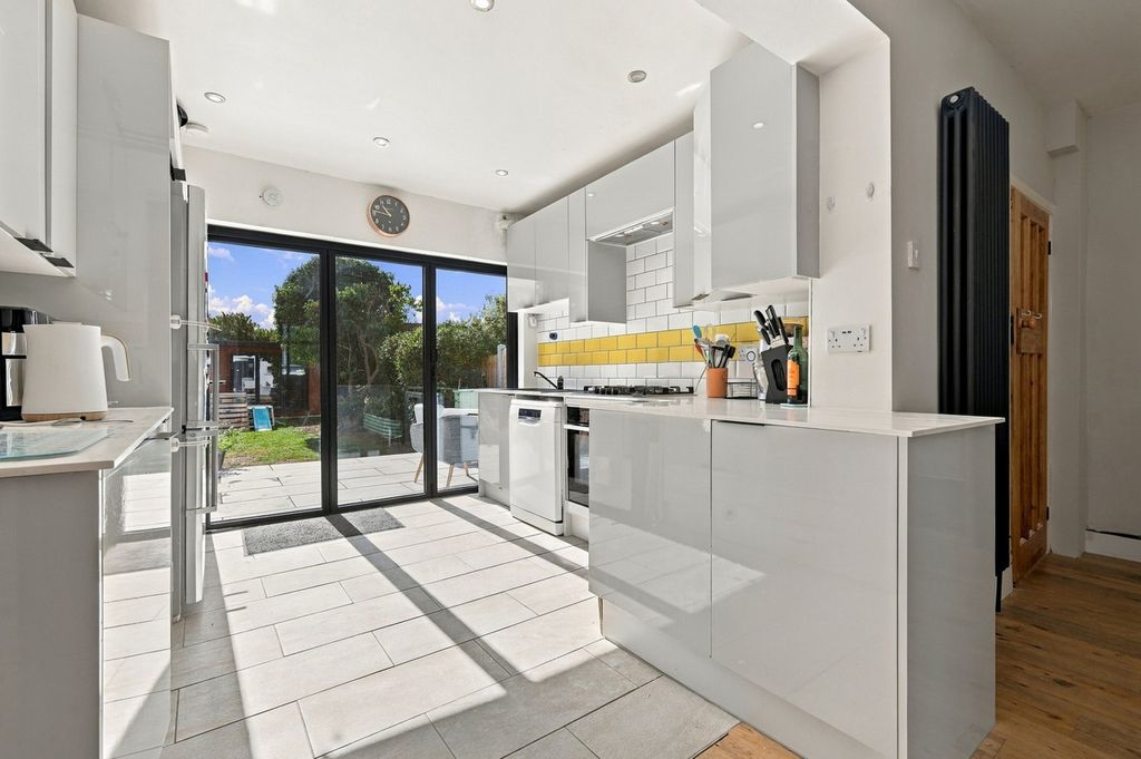 Property photo 2 of 24