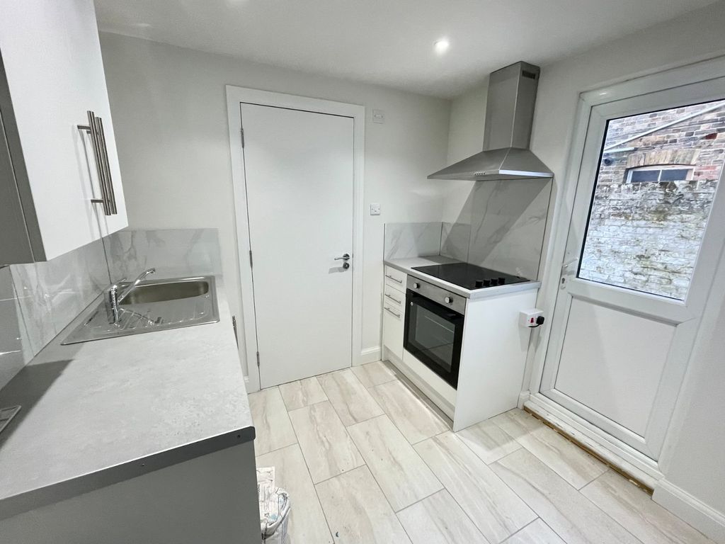 Property photo 3 of 6 Picture 3