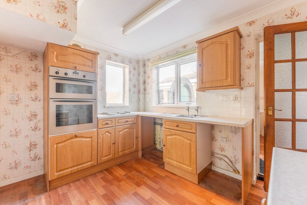 Property photo 3 of 21