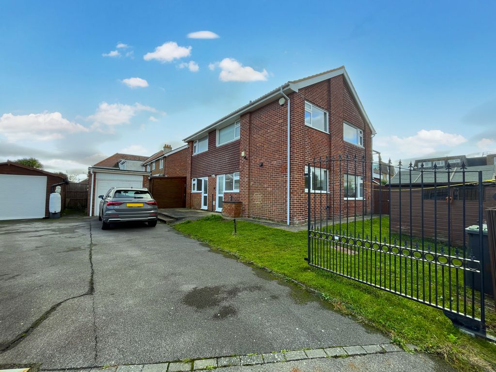 Property photo 2 of 15 Photo 01