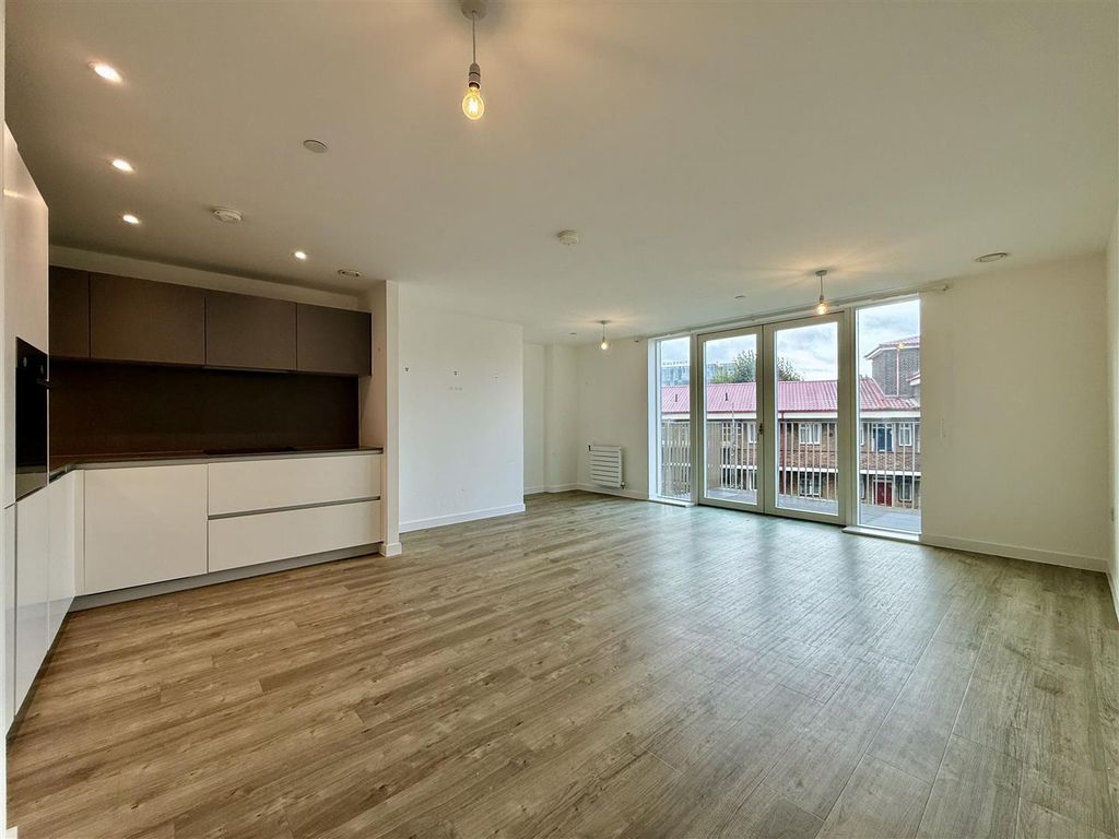 Property photo 2 of 10 Bond House