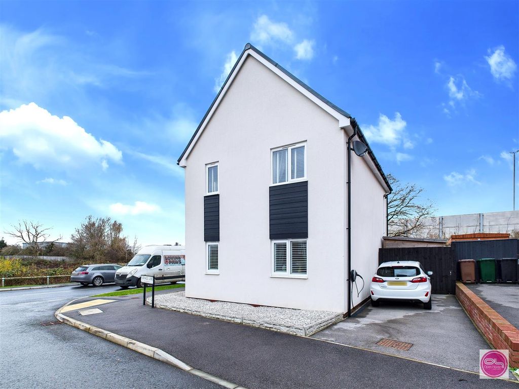 Property photo 2 of 35 Drift Road, Castle Gresley (3).Jpg