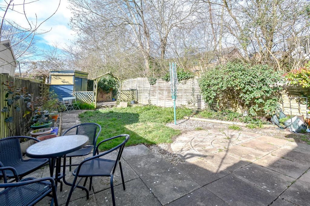 Property photo 2 of 25