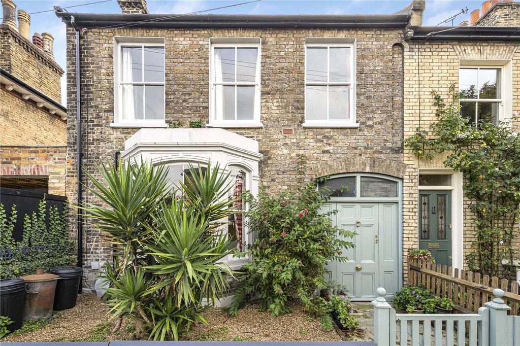 Property photo 1 of 15 External