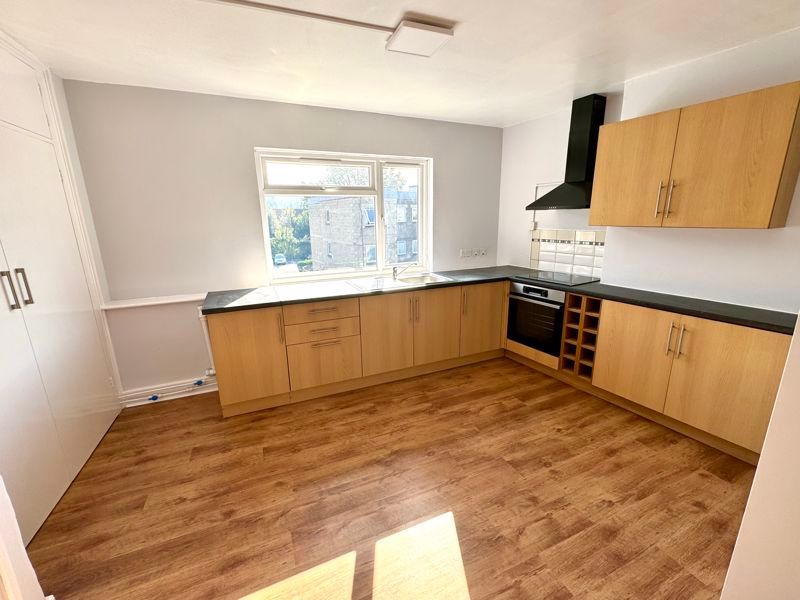 Property photo 3 of 9 Photo 8