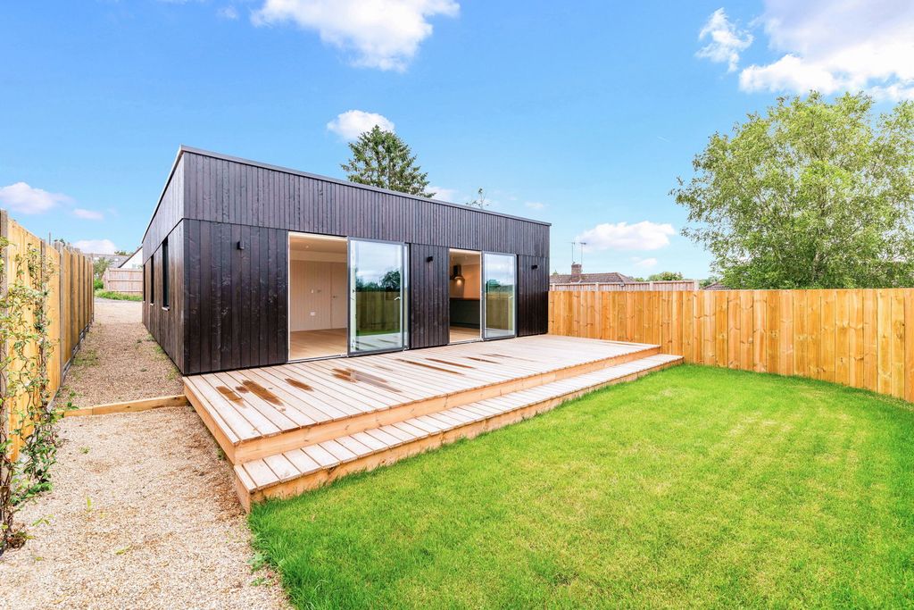 Additional image 12 of 2 bed bungalow for sale1 Garden Court, Godstone RH9