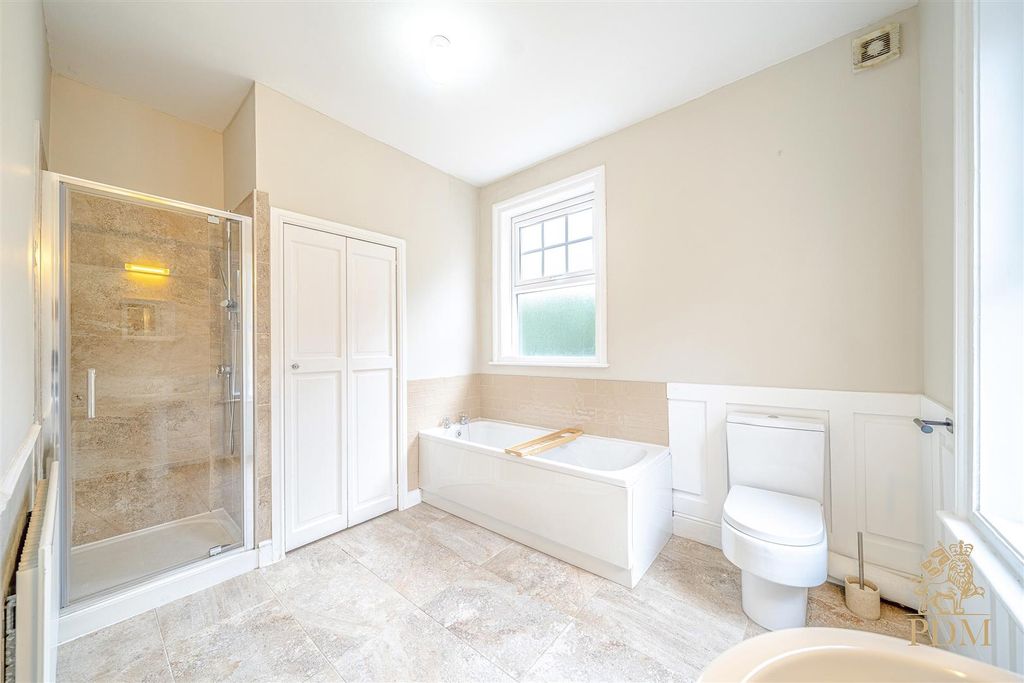 Property photo 1 of 7 Flat 2, 4, Mapperley Park Drive Nottingham, Ng3 5B