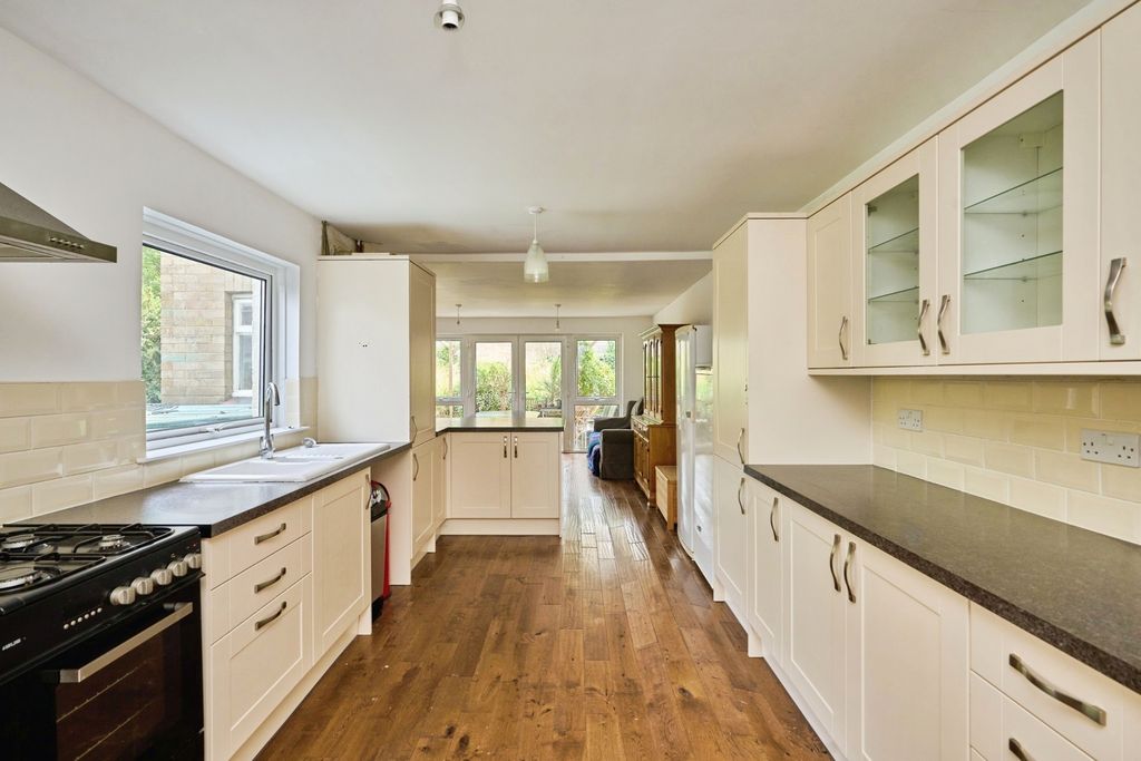 Property photo 3 of 17 Kitchen
