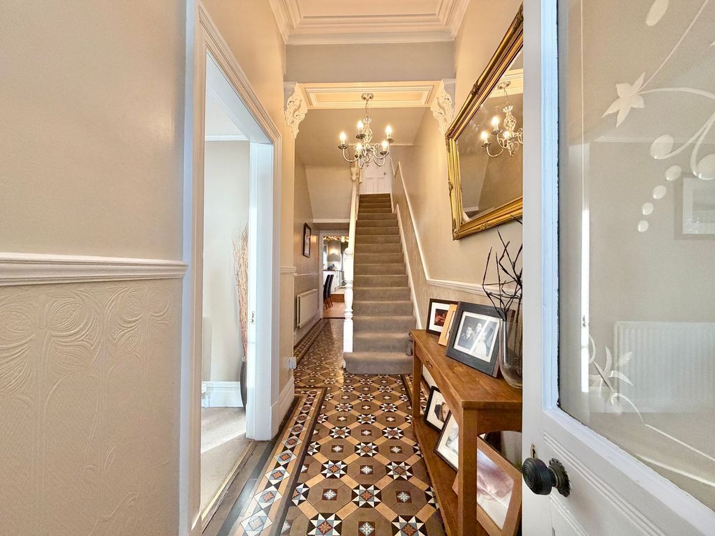 Property photo 2 of 20 Entrance Hall