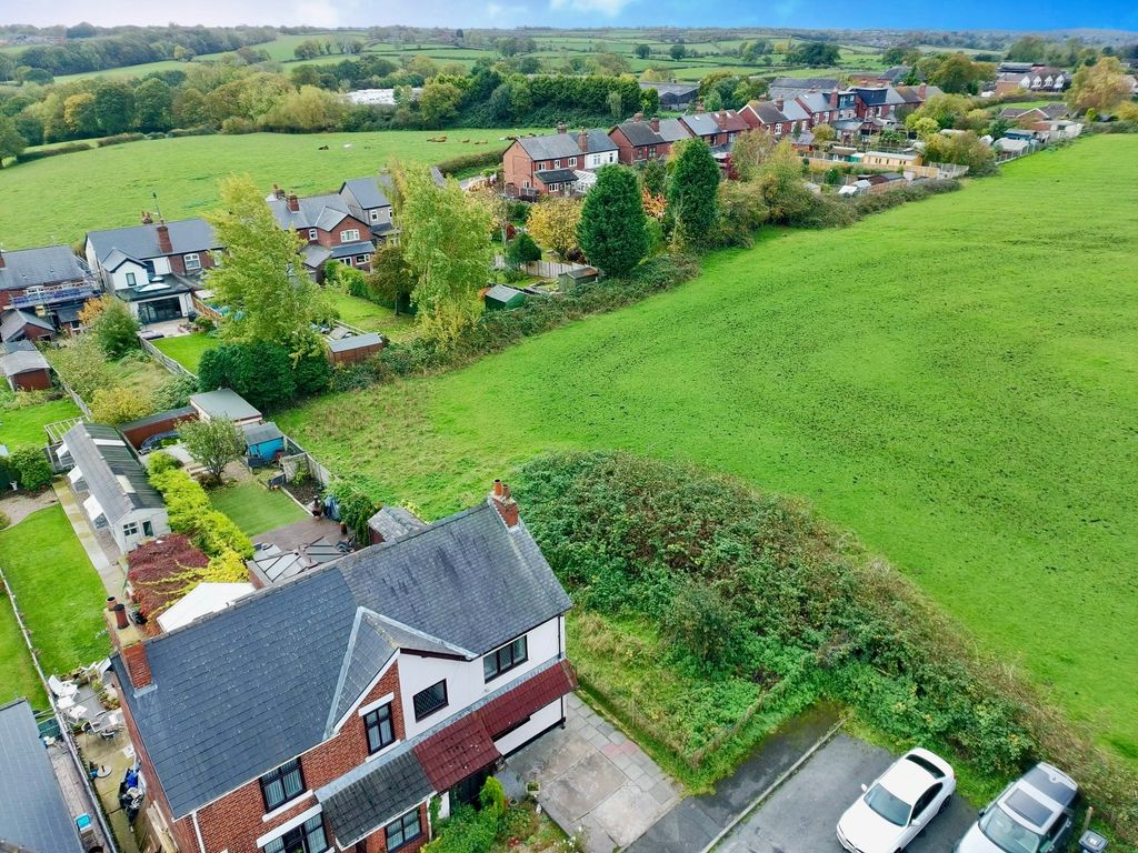 Property photo 2 of 28