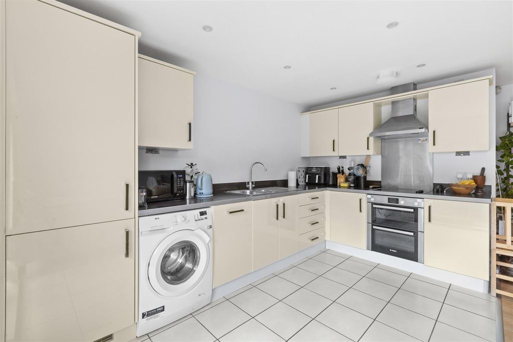 Property photo 3 of 15 Carter House, Tadros Court-8.Jpg