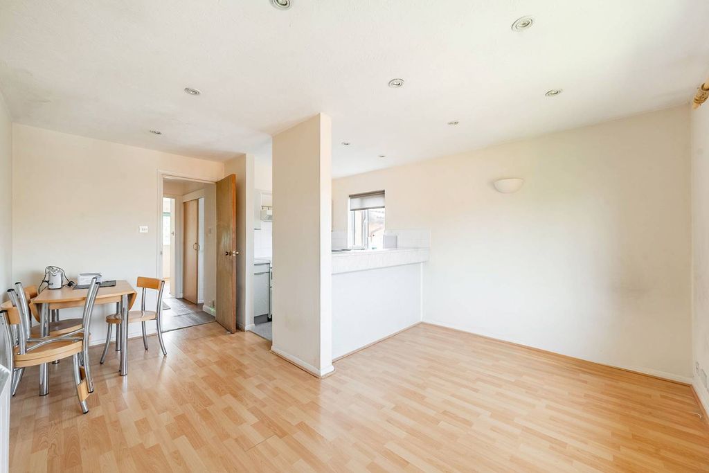 Property photo 3 of 7