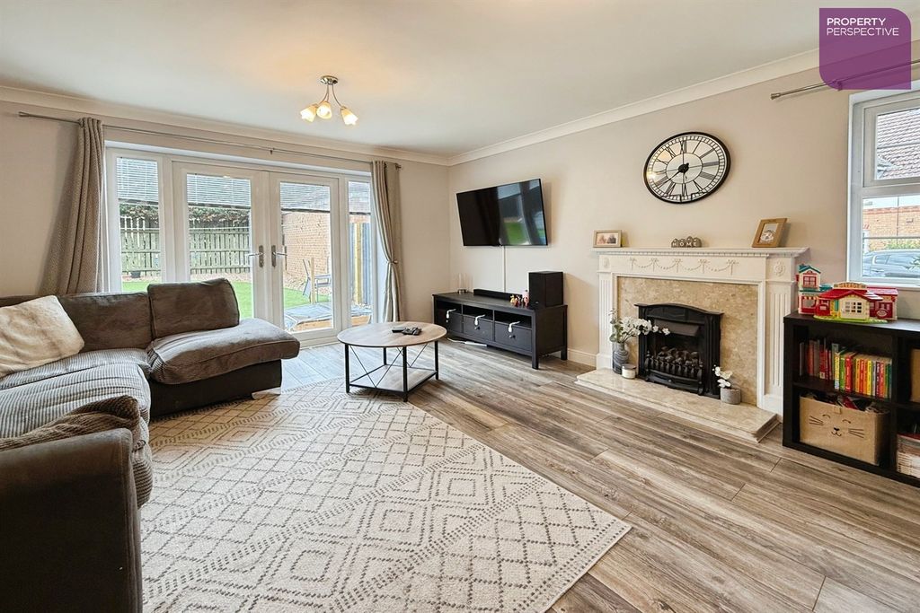Property photo 2 of 11 Lounge