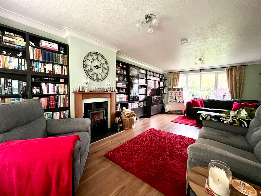 Property photo 2 of 20 Lounge
