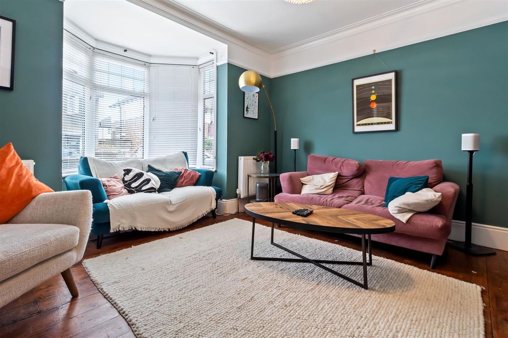 Property photo 2 of 21 Ethelwulf Road, 10-002.Jpg