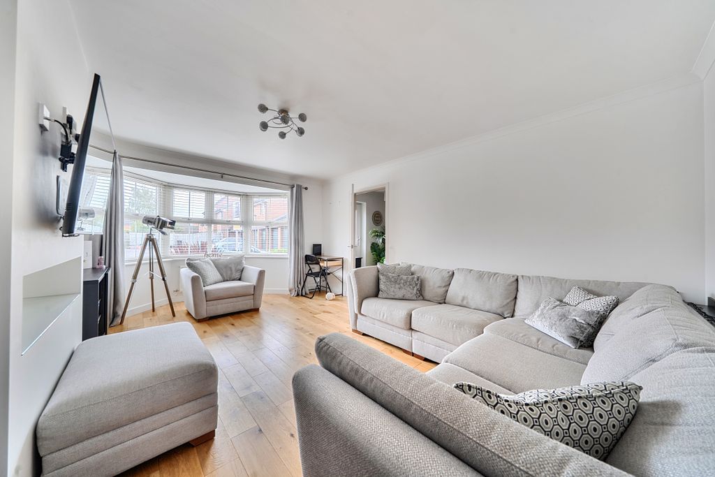 Property photo 3 of 12 152234413