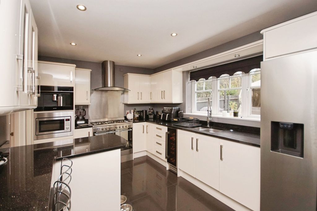 Property photo 3 of 17 Photo