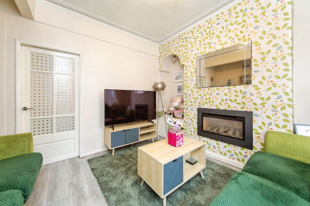 Property photo 3 of 10 Pbox-Img.Jpg