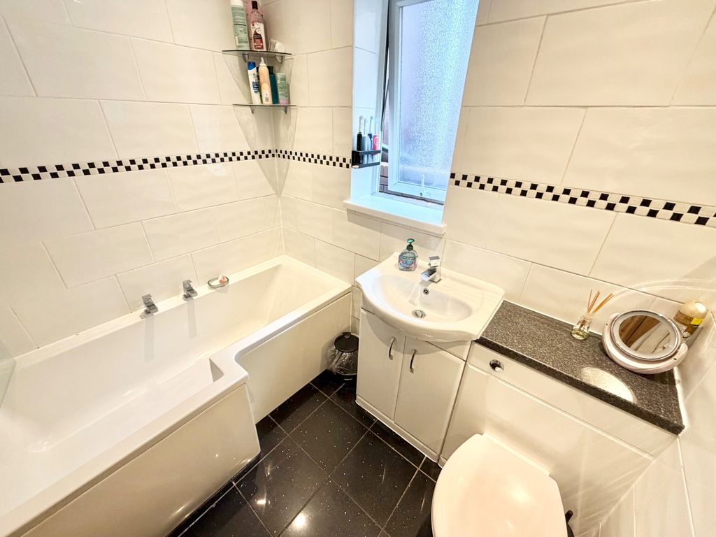 Additional image 19 of 4 bed bungalow for saleNuthatch Drive, Brierley Hill DY5