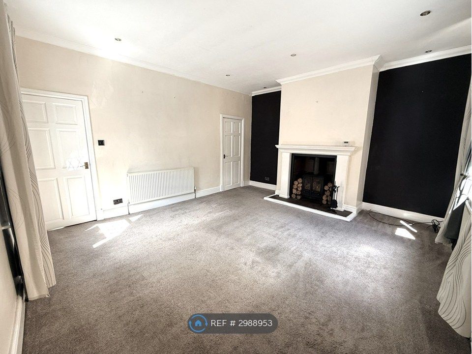 Property photo 2 of 22 Living Room