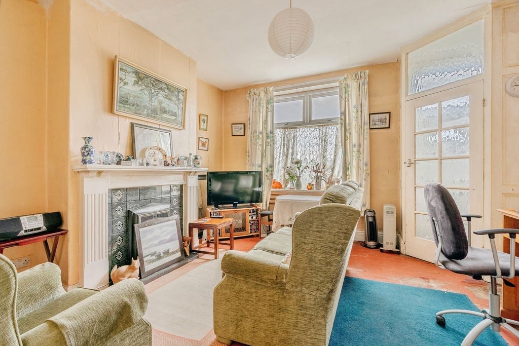 Property photo 3 of 16 Pbox-Img.Jpg