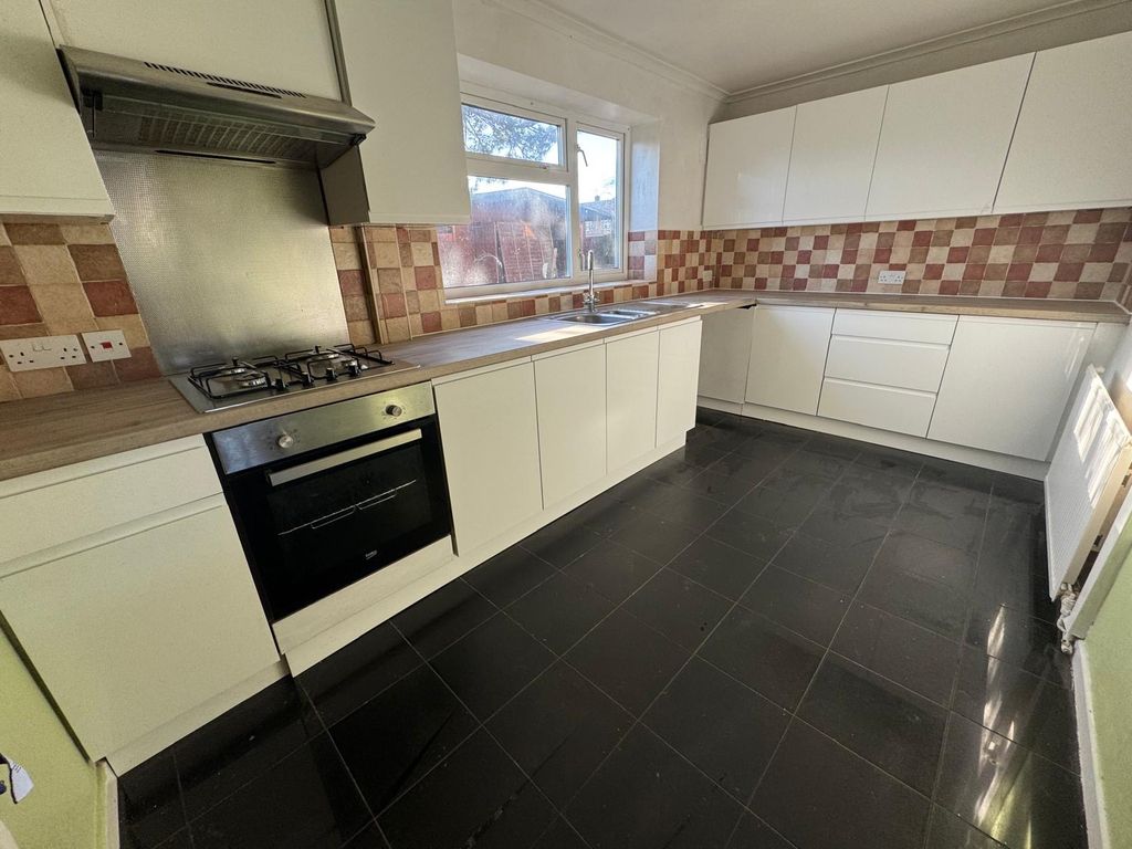 Property photo 3 of 20 Image