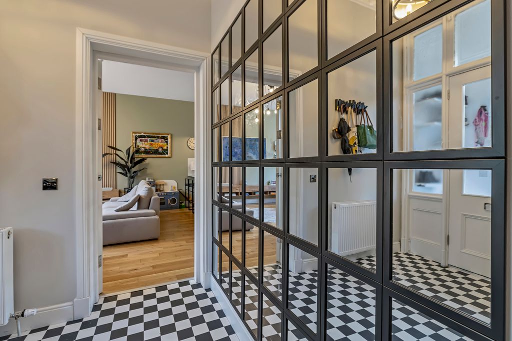 Additional image 25 of 2 bed flat for saleMain Door, Kelvinside Gardens, North Kelvinside G20