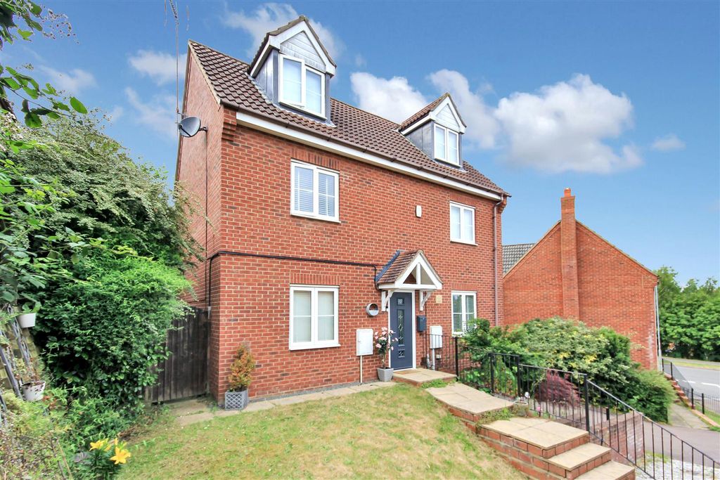 Property photo 1 of 19 Hunt Front.Jpg