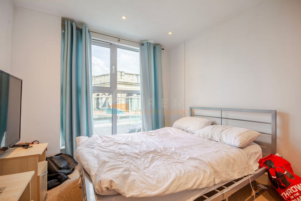 Property photo 3 of 15 Apt - 8