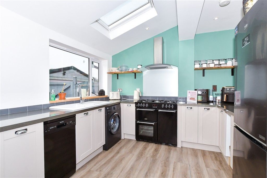 Property photo 1 of 11 Kitchen/Breakfast Area
