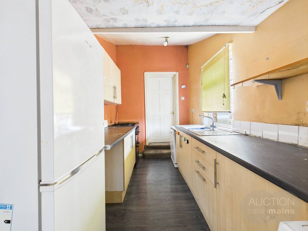 Property photo 3 of 7 Kitchen