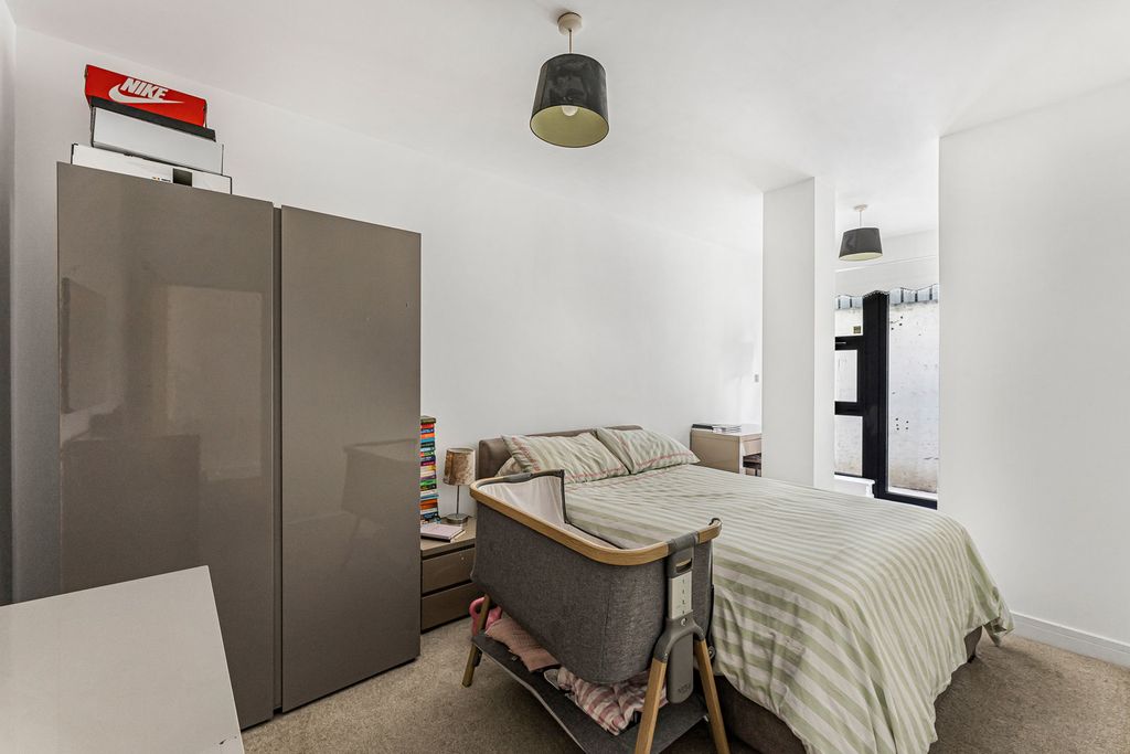 Property photo 3 of 15 Bedroom