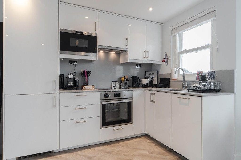 Property photo 3 of 7 Kitchen