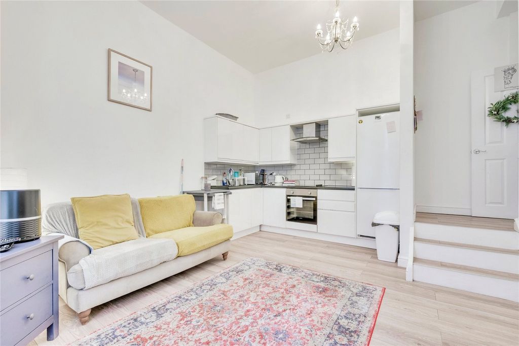 Property photo 2 of 11 Picture No. 33