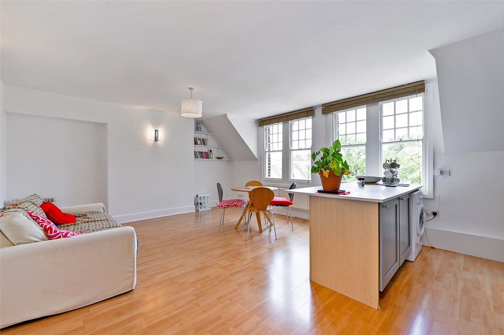 Property photo 3 of 11 Sitting Room/Kitchen